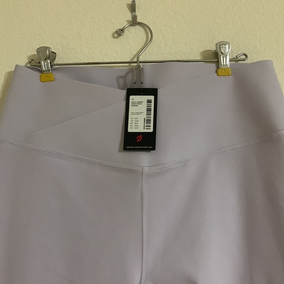 Peloton Cadent Cross Front Legging NEW - Picture 2 of 4